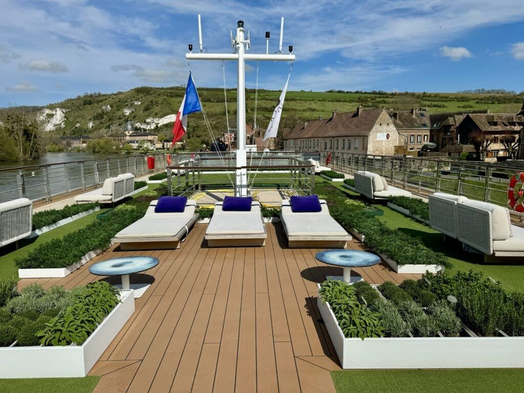 The Sun Deck on Viking Radgrid